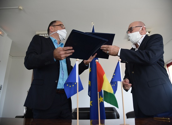 David Bridier et SE Josep Coll, chef de la Délégation de l'UE en Guinée