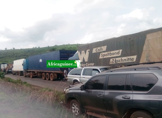 Feature image Des camions bloqués à Séguéyah à Kindia