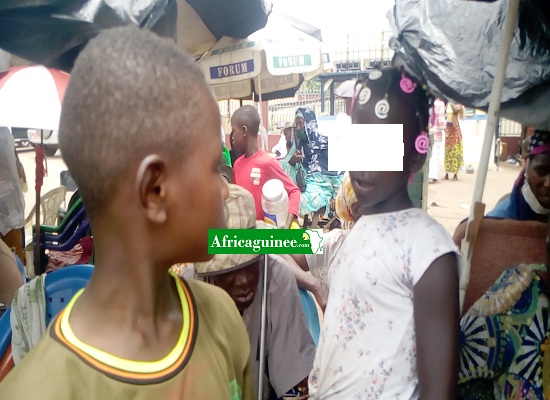 Des enfants mendiants à Conakry
