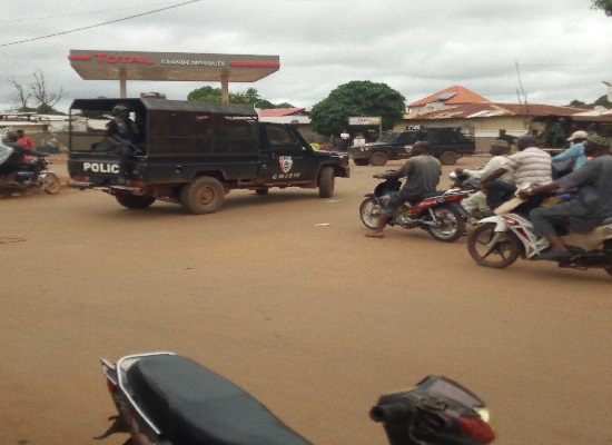 Feature image Un pickup de la police au rond-point Loisir