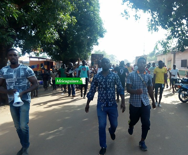 Des manifestants dans es rues de Kankan