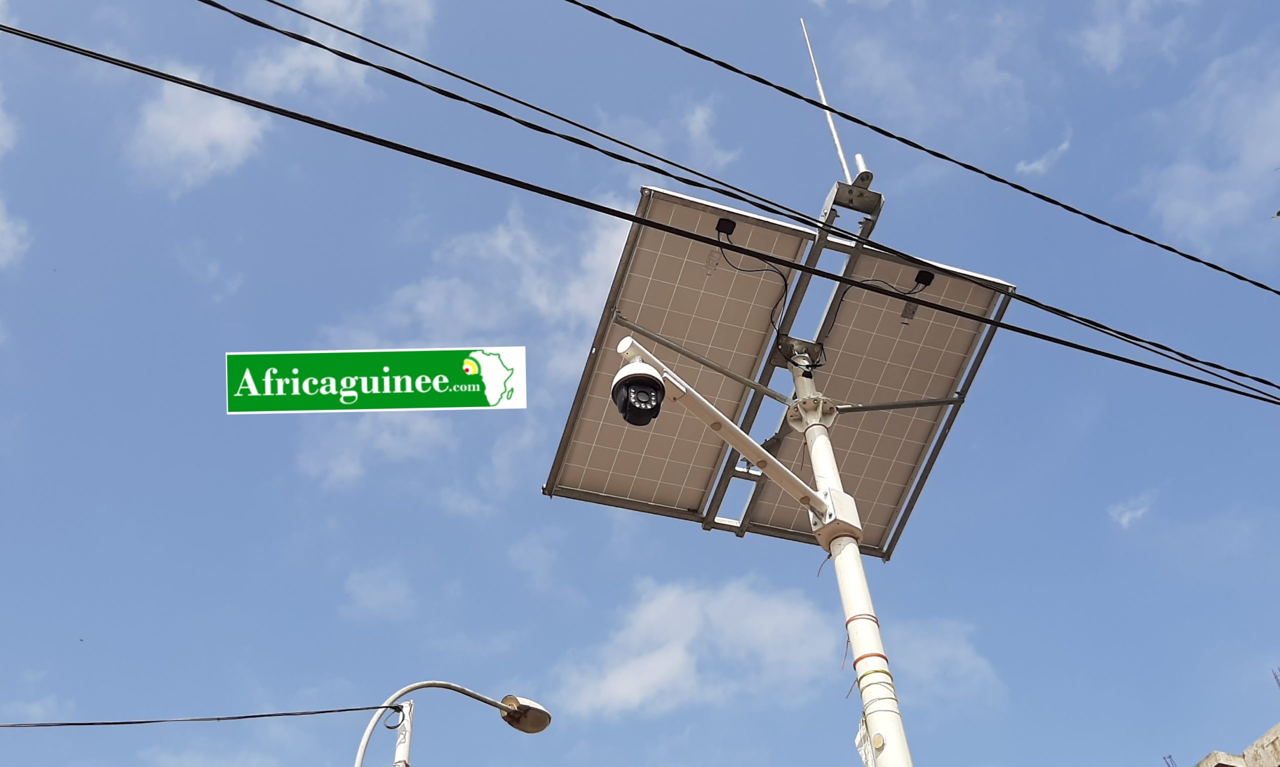 Feature image Une caméras de surveillance installée dans une rue de Kipé