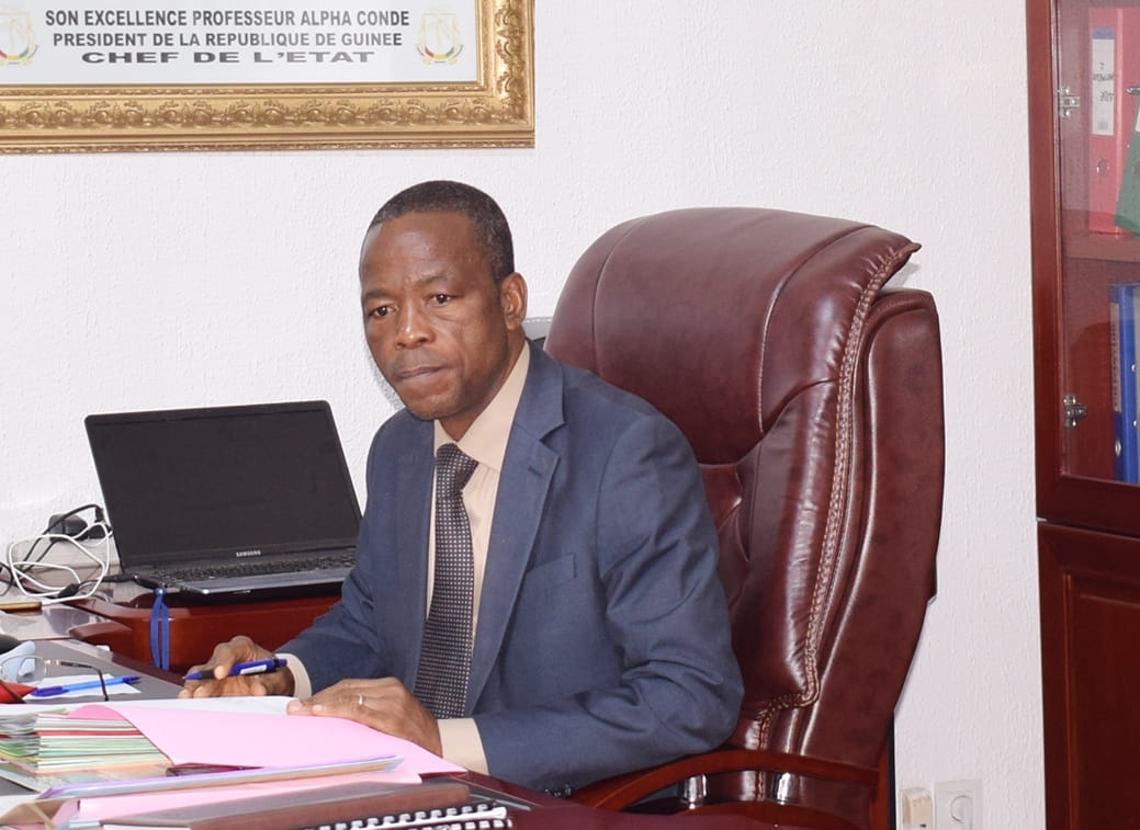 Feature image Patrice Pépé Loua en le nommant DG de la société des eaux de Guinée