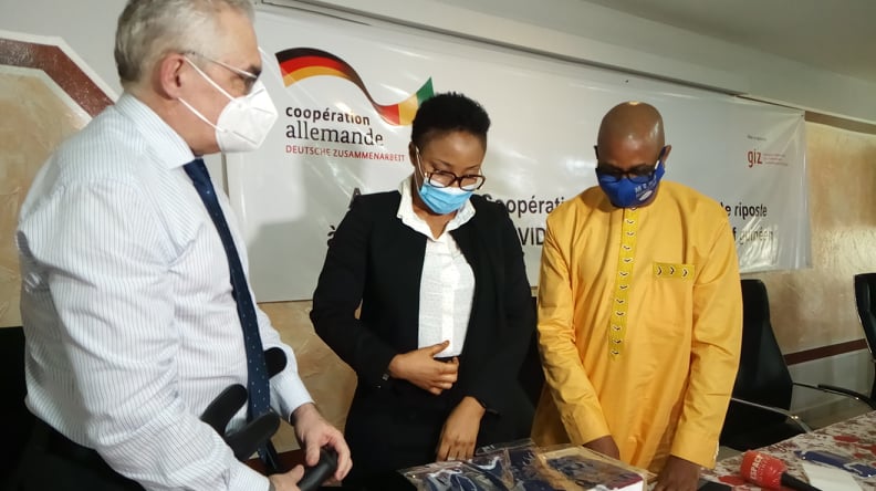 Feature image L’Ambassadeur de l’Allemagne en Guinée, SEM Ulrich Meier-Tesch, Madame Zeinab Dramé, ministre de l'enseignement technique, M. Alpha Amadou Bano Barry, ministre de l'éducation