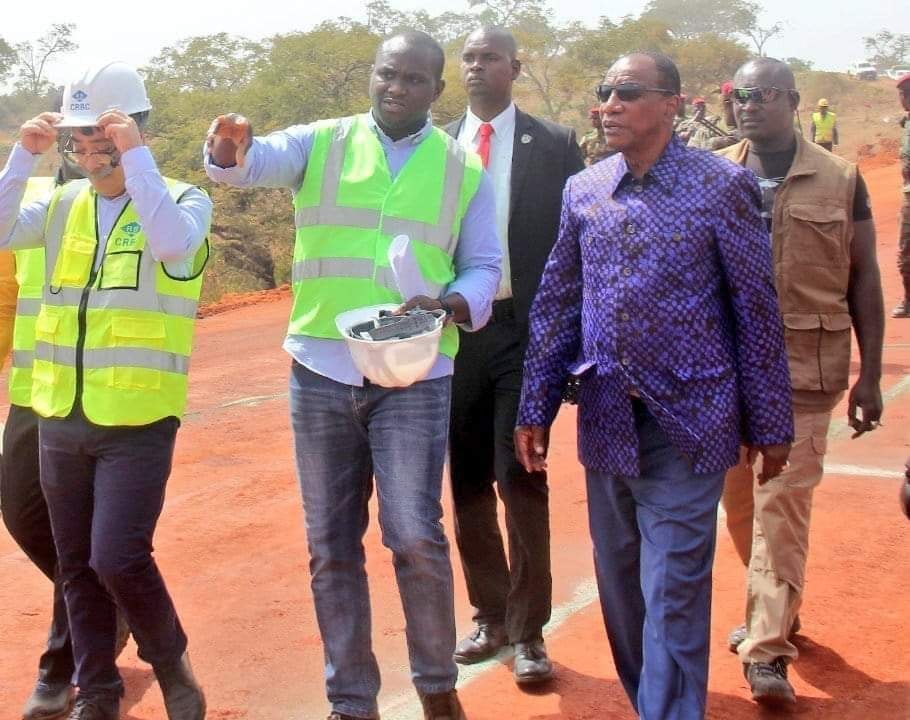 Moustapha Naité, ministre des travaux publics et le président Alpha Condé