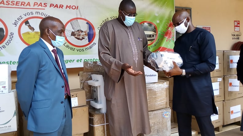La société Orange Guinée et sa fondation font un important don d’équipements