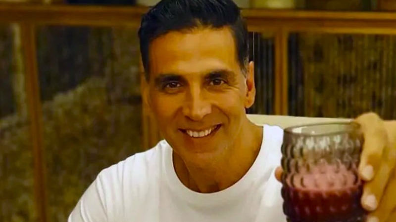 bollywood-star-akshay-kumar-drinks-cow-urine-daily
