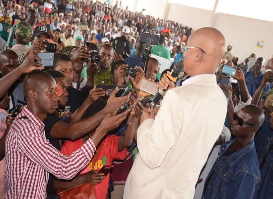 Cellou Dalein Diallo, leader de l'UFDG s'exprimant devant ses militants