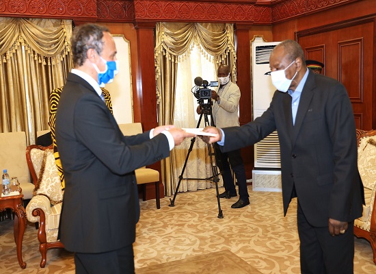 Alpha Condé, président de la République de Guinée et Marc Fonbaustier nouvel ambassadeur de France en Guinée