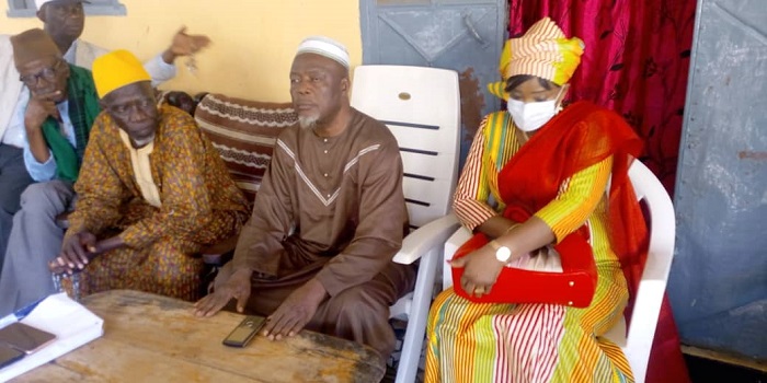 Feature image Aminata Sylla coordinatrice préfectorale de la campagne du RPG Arc-en-ciel à Kindia, chez Elhadj Mamoudou Camara