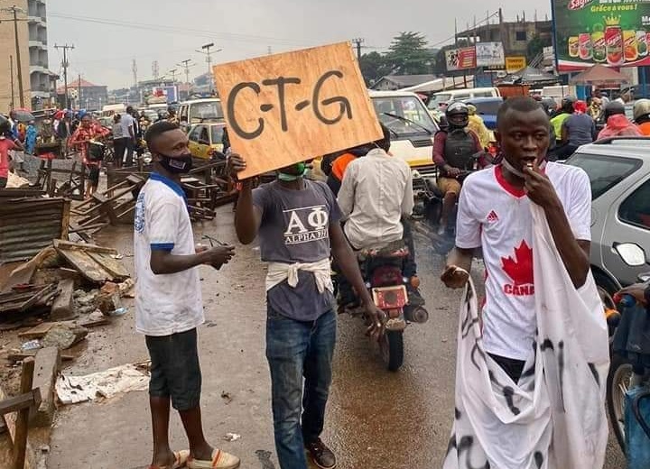 Feature image Des jeunes manifestants à Conakry