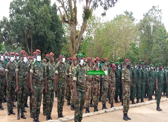 Des militaires guinéens au camp Sarmorya de Kindia