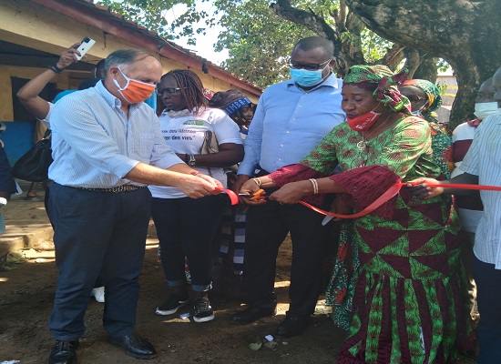 Feature image Conakry Terminal "Bolloré" offre des latrines à l’école primaire Madina Cité