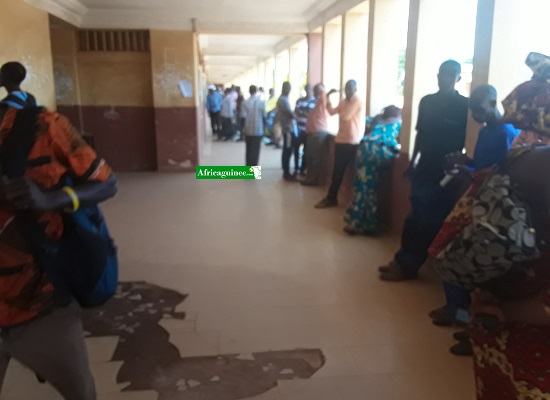 Feature image Des agents des bureaux de vote