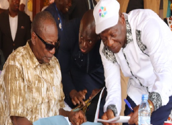 Feature image Alpha Condé et le ministre Bouréma Condé de l'administration du territoire