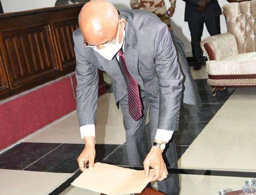 Cellou Dalein Diallo, leader de l'UFDG lors du dépôt de sa candidature à l'élection présidentielle