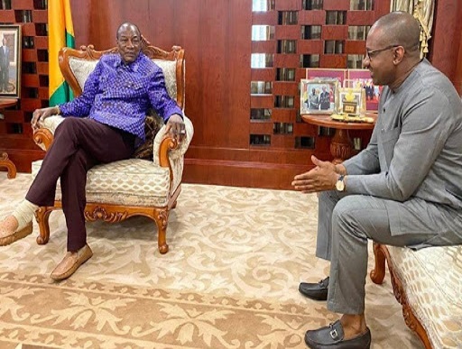 Alpha Condé, président de la République de Guinée et Dr Mohamed Juldeh Jalloh, VP de la Sierra Léone lors d'une visite à Conakry