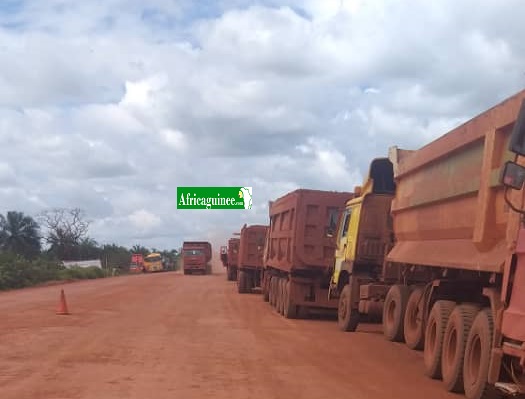 Feature image Des camions transportant la bauxite bloqués à cause des manifestations