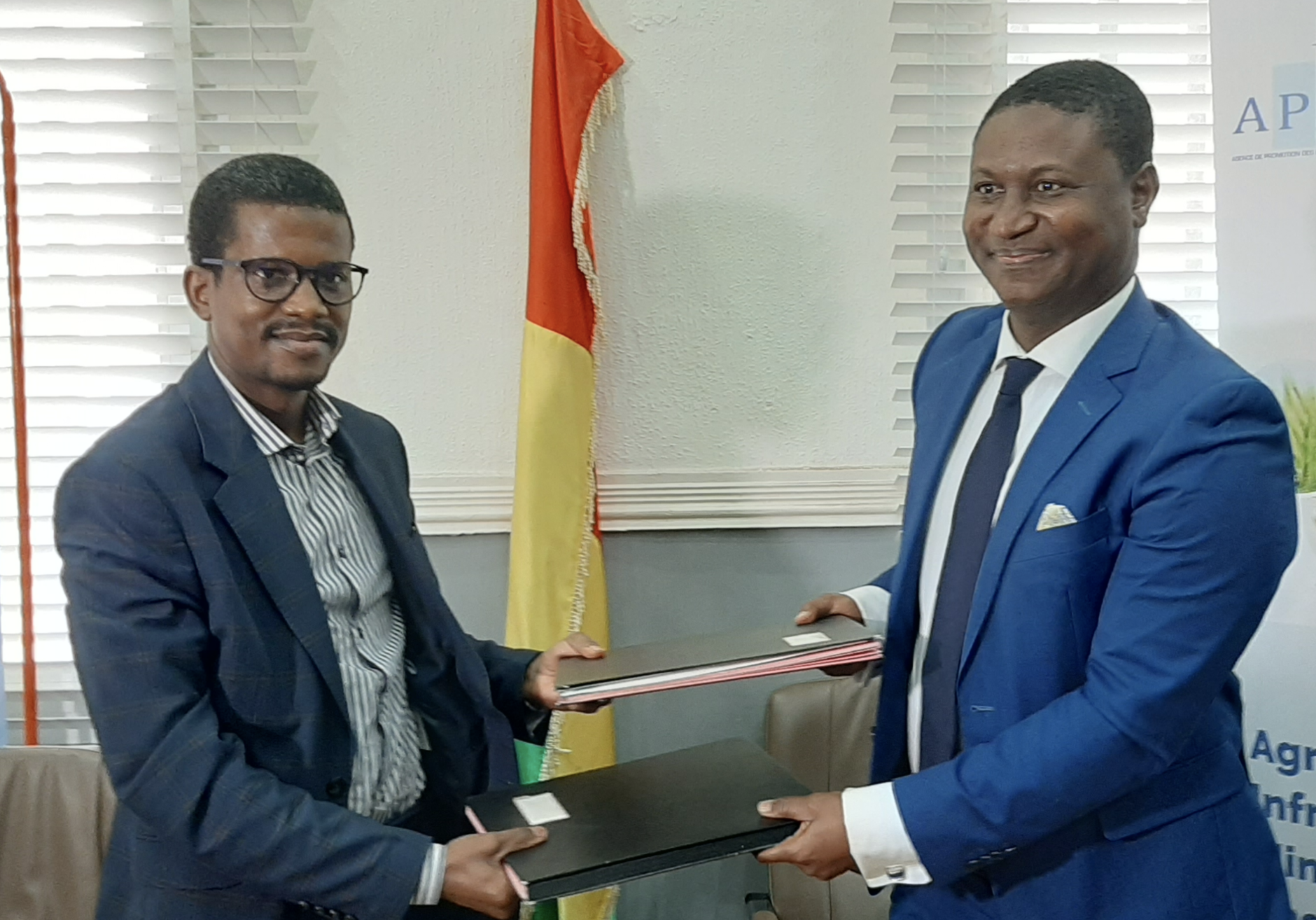 Feature image Les Directeurs Généraux d'OFMG et APIP Guinée, Sékou Amadou Bah et Namory Camara