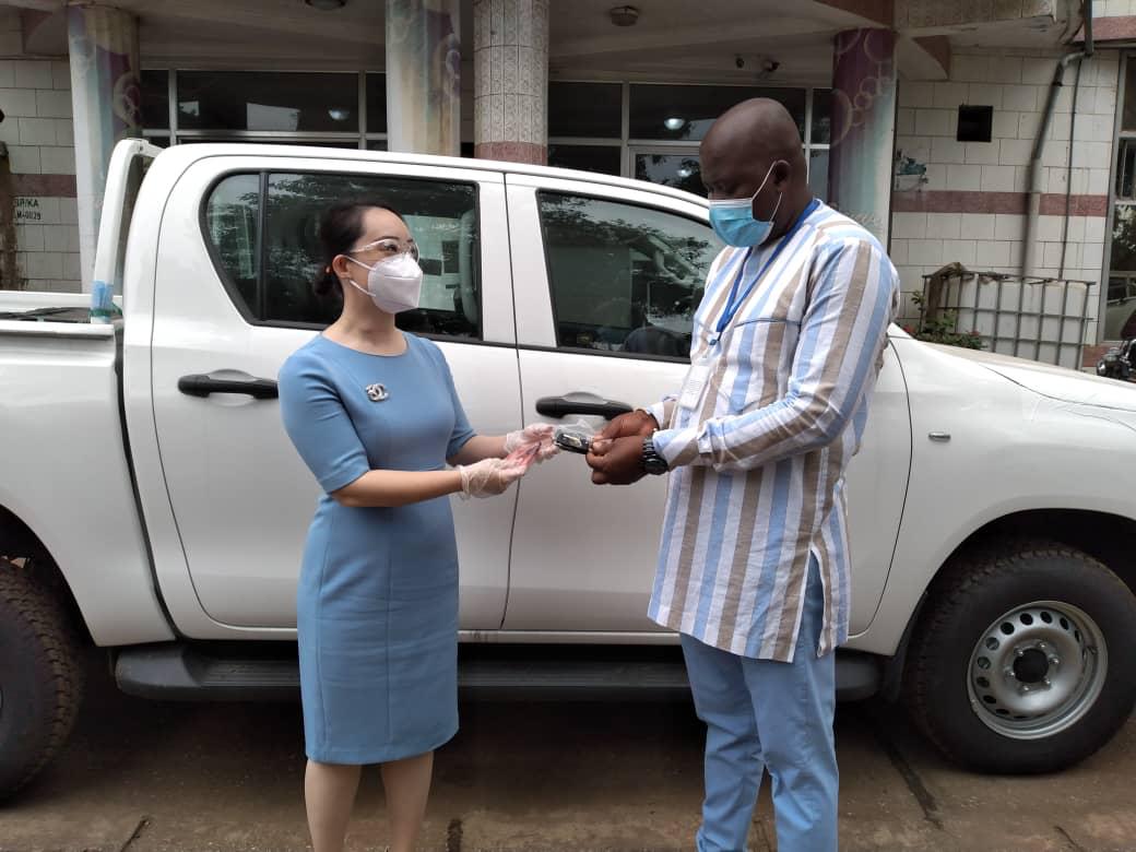 Mme. Caroline Jiang Xiaobei, Directrice Générale de Winning Consortium Simandou (WCS) et Dr Bounna Yattassaye, DGA de l'ANSS