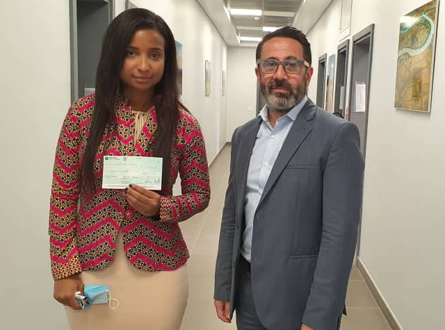 Feature image Diaka Camara et Frédéric Bouzigues lors de la remise du don