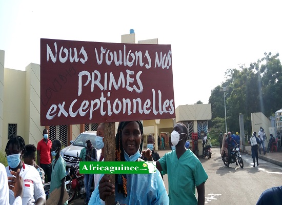 Feature image Manifestation du personnel soignant impliqué dans la lutte contre la Covid-19