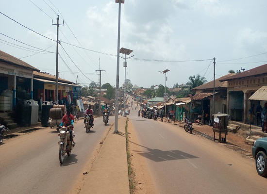 Feature image Une rue de la ville de N'Zérékoré