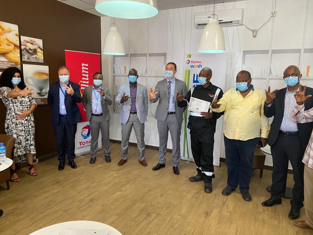 Remise du prix meilleur chauffeur chez Total Guinée