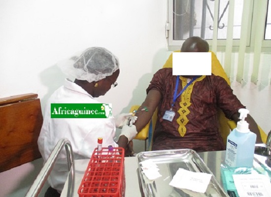 Premier essai du vaccin Ebola en Guinée, image d'archive