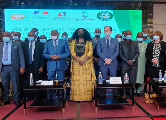 Feature image Le gouvernement guinéen en collaboration avec Expertise France et la Banque Mondiale ont validé politiquement le plan d’action multisectoriel de lutte contre la Résistance aux Antimicrobiens et les textes règlementaires de la gouvernance en Guinée