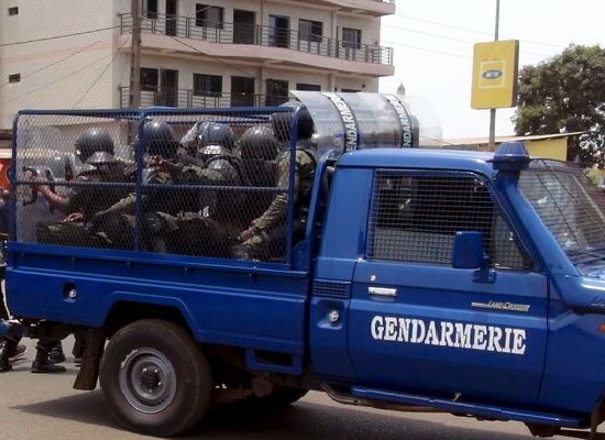 Un pickup de gendarmerie déployé à Conakry pour une opération de maintien d'ordre