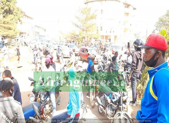 Des conducteurs de mototaxis manifestent à Matam