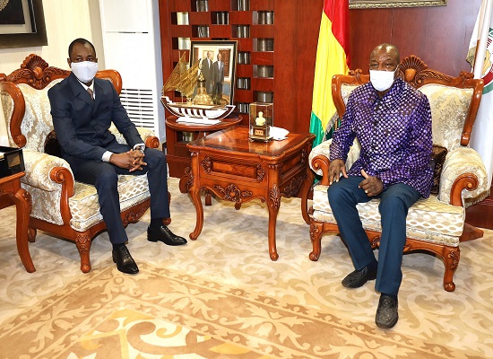 Alpha Condé, président de la République de Guinée et le vice-président du Mali, le Colonel Assimi Goïta
