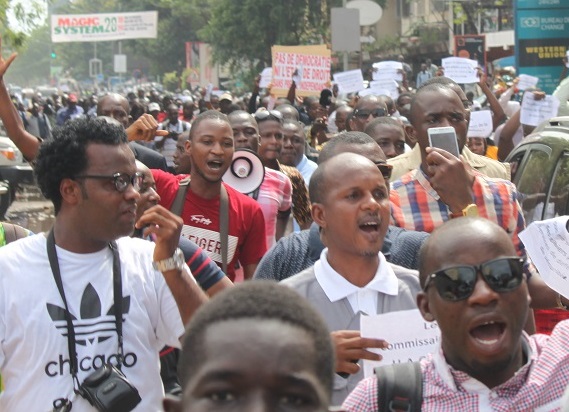 Marche de protestation de journalistes dans les rues de Conakry, image d'archive