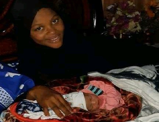 Salimatou Diallo avec son bébé