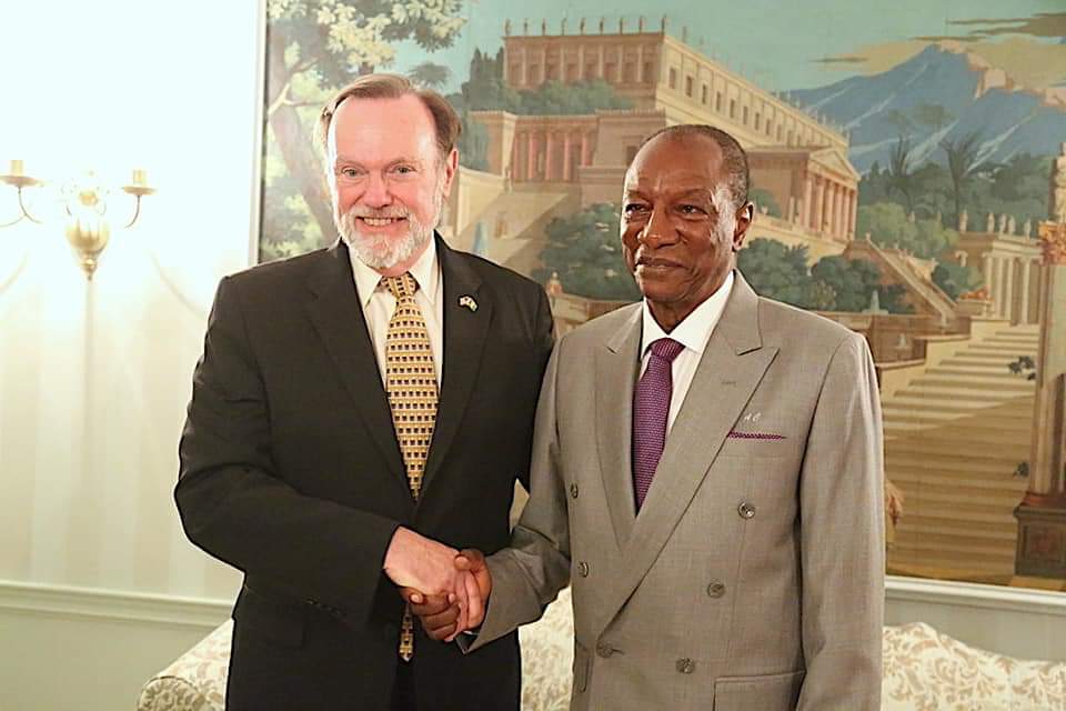 Tibor Peter Nagy Jr. secrétaire d'État américain aux Affaires africaines et Alpha Condé lors d'une rencontre à Washington, en septembre 2019
