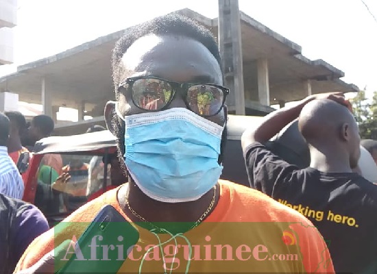 Jean-Pierre Zogbila, conducteur de tricycle