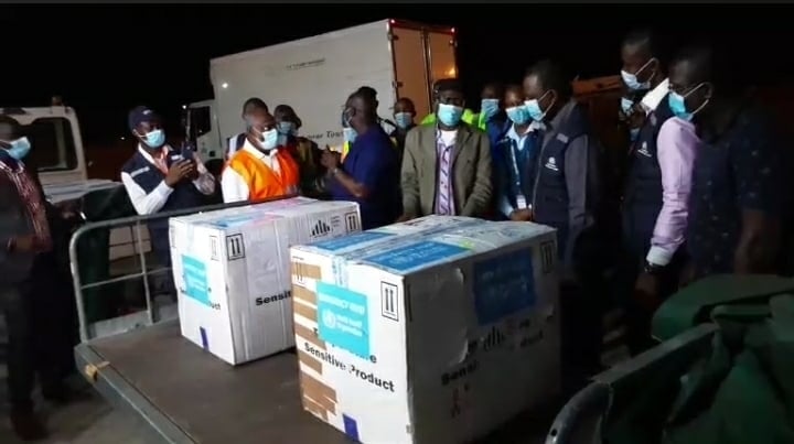 Arrivée des vaccins contre Ebola à  Conakry