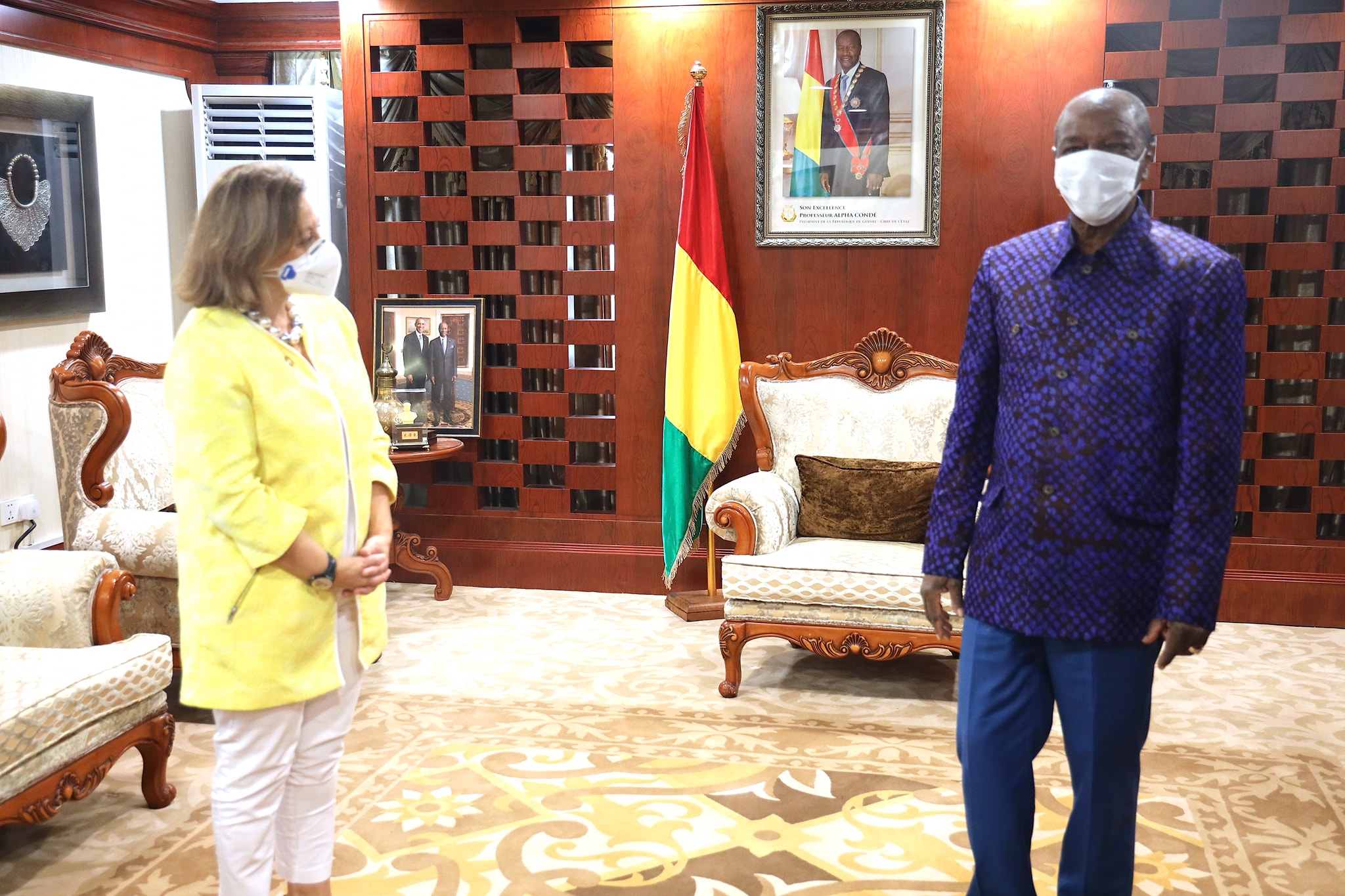 Alpha Condé, président de la République de Guinée et Mme Cristina Gallach Figueras, secrétaire d'État espagnole chargée des Affaires étrangères et de la Coopération Internationale