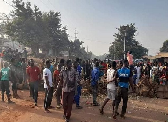 Des manifestants à Faranah