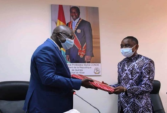 Le ministre d’Etat Bantama Sow et son homologue ivoirien François Amicha