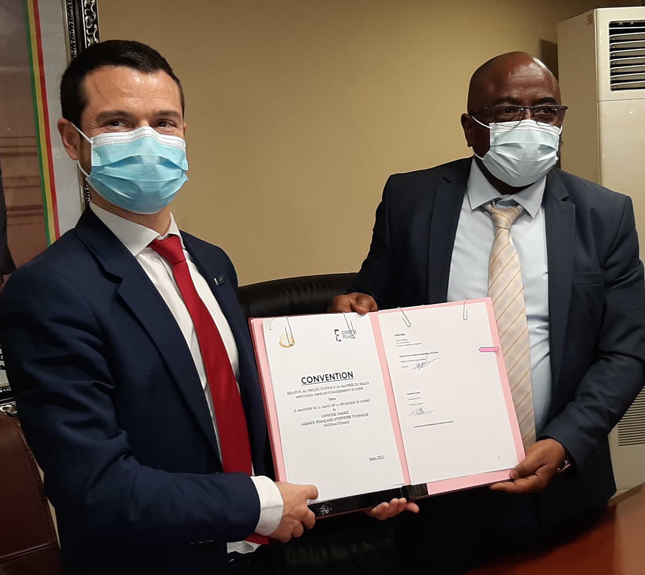 CONAKRY- Le Protocole d’accord portant sur la mise en œuvre du Projet d’Appui à la maitrise du risque infectieux dans les établissements de soins en Guinée (Projet –PCI) a été signé, ce mardi 16 mars 2021 à Conakry.