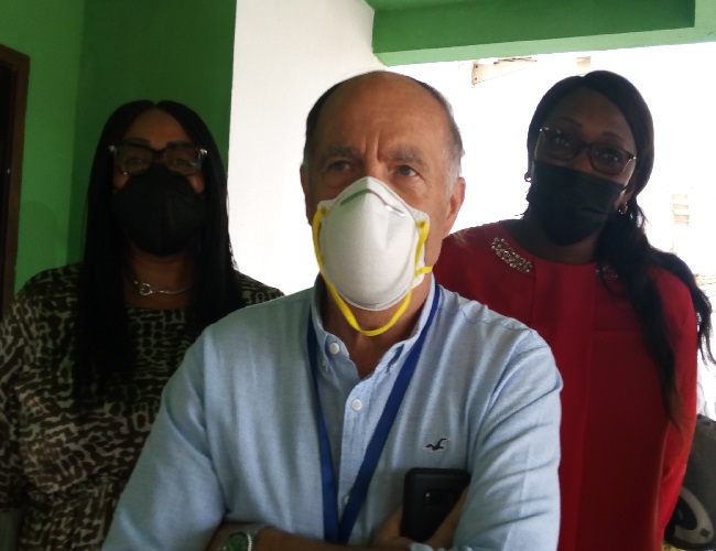 Bolloré Transport & Logistics en Guinée offre des kits de maternité aux femmes de l’hôpital Bernard Kouchner