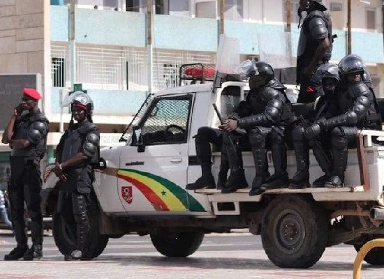 Feature image Des policiers déployés pour le maintien d'ordre à Dakar
