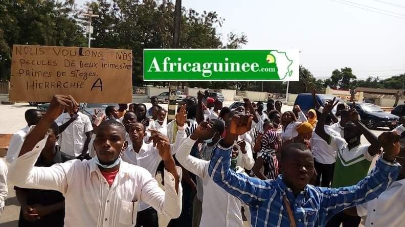 Des étudiants manifestent à Dubreka