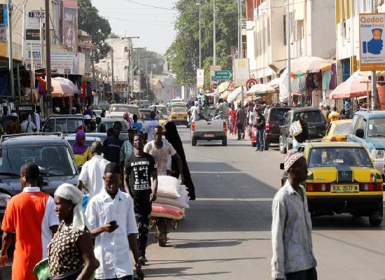 Une rue à Banjul, capitale de la Gambie
