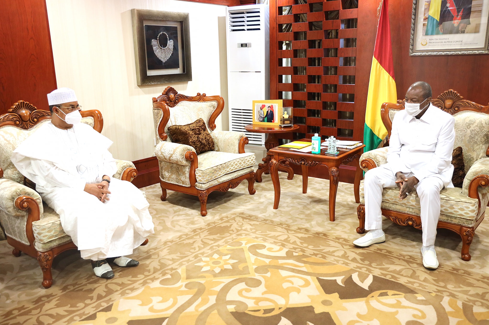 Feature image Alpha Condé, président de la République de Guinée et Mahamat Saleh Annadif, nouveau représentant spécial du Secrétaire général des Nations-unies en Afrique de l’Ouest