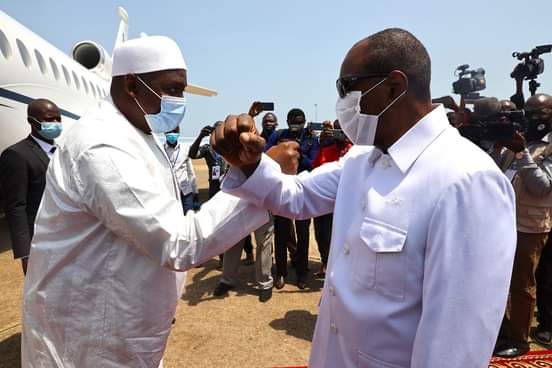 Les président guinéen et gambien Alpha Condé et Adama Barrow