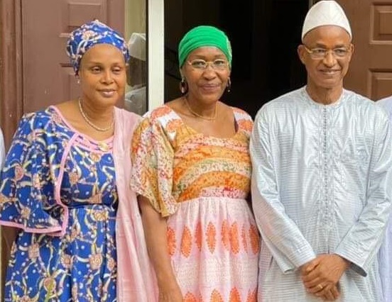 Cellou Dalein Diallo, leader de l'UFDG rend visite à l'épouse de Chérif Bah