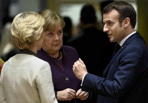 Emmanuel Macron, président de la France, Angela Merkel, Chancelière allemande, et Ursula Von der Leyen, présidente de la Commission de l'UE